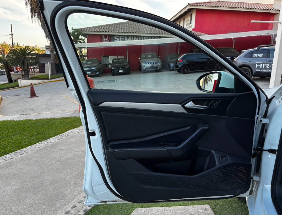 Volkswagen JETTA Arriba 11